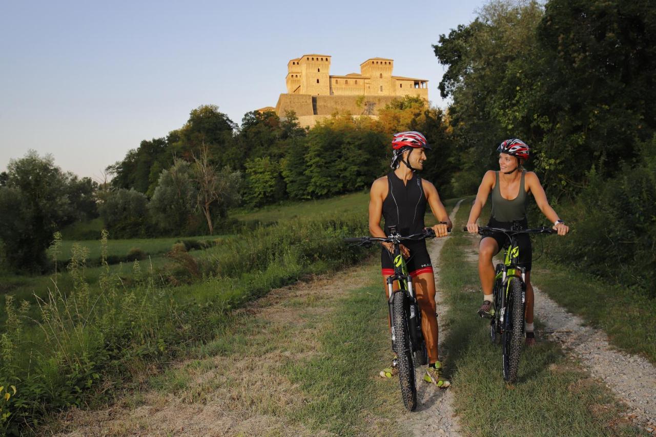 La Locanda Del Borgo Torrechiara ภายนอก รูปภาพ