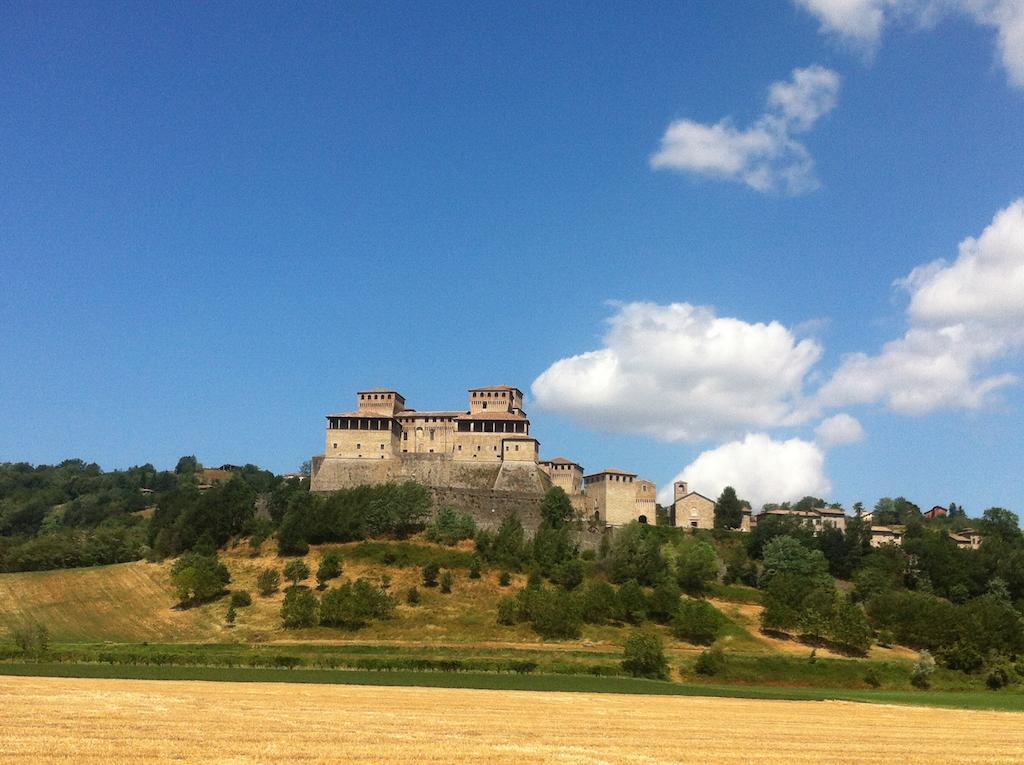 La Locanda Del Borgo Torrechiara ภายนอก รูปภาพ